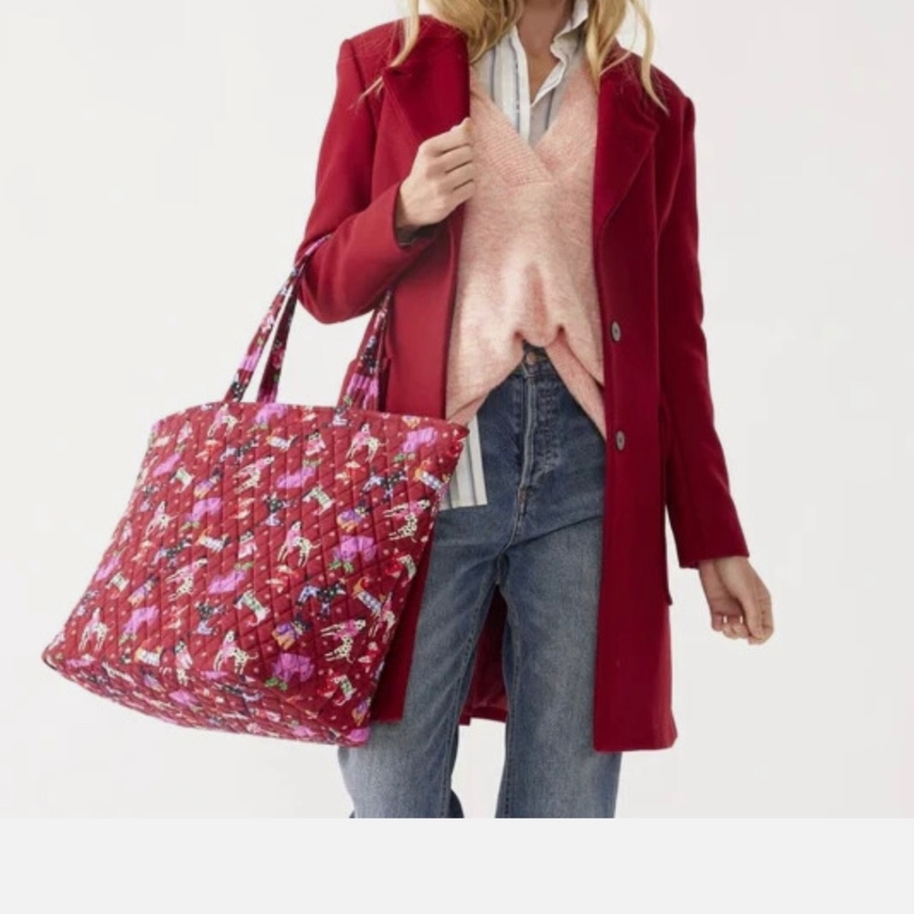 VERA BRADLEY | Essential Grand‎ Tote Holiday Hounds Pattern